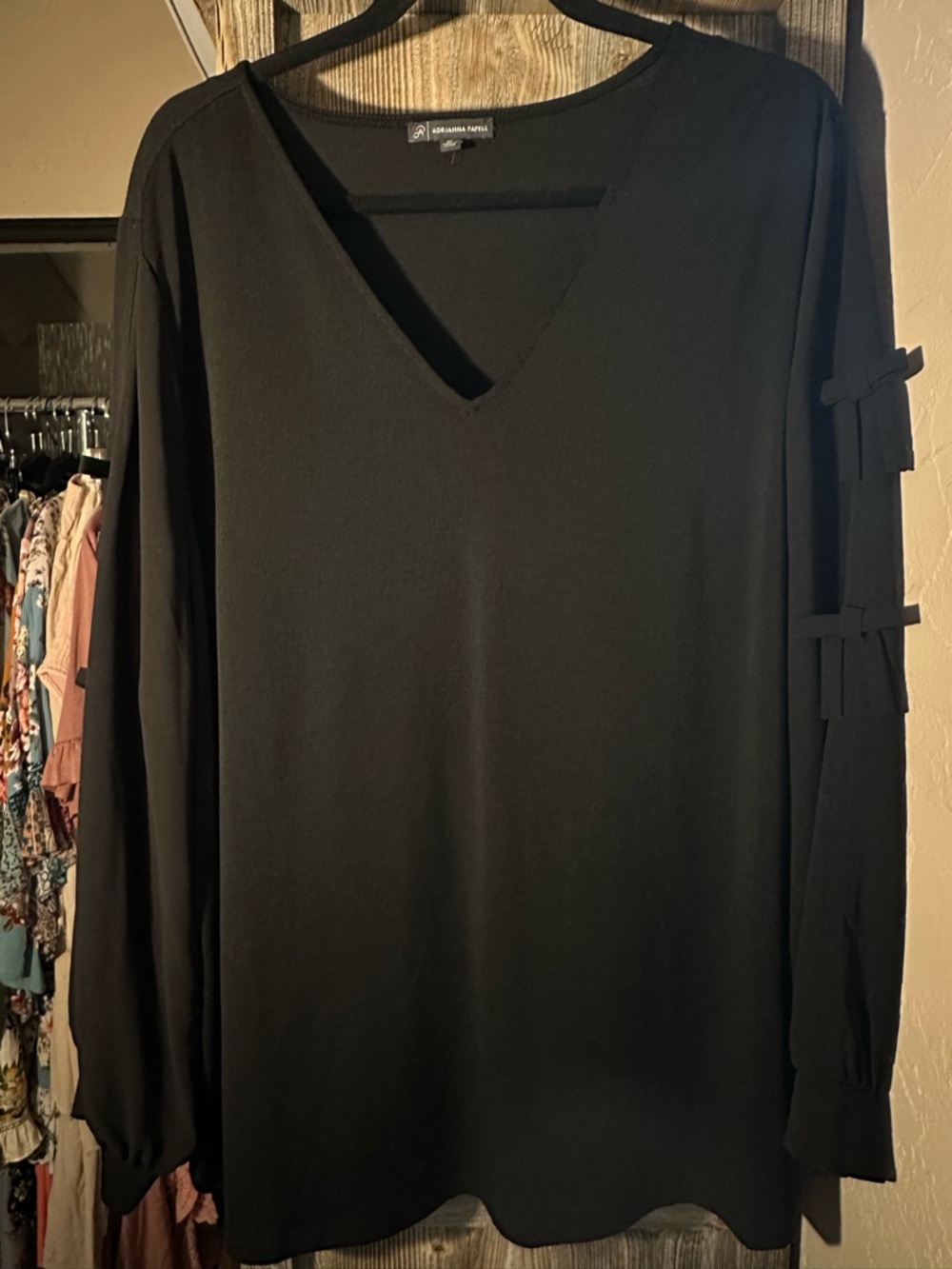 Adrianna Papell Black V-Neck Long Sleeve Top